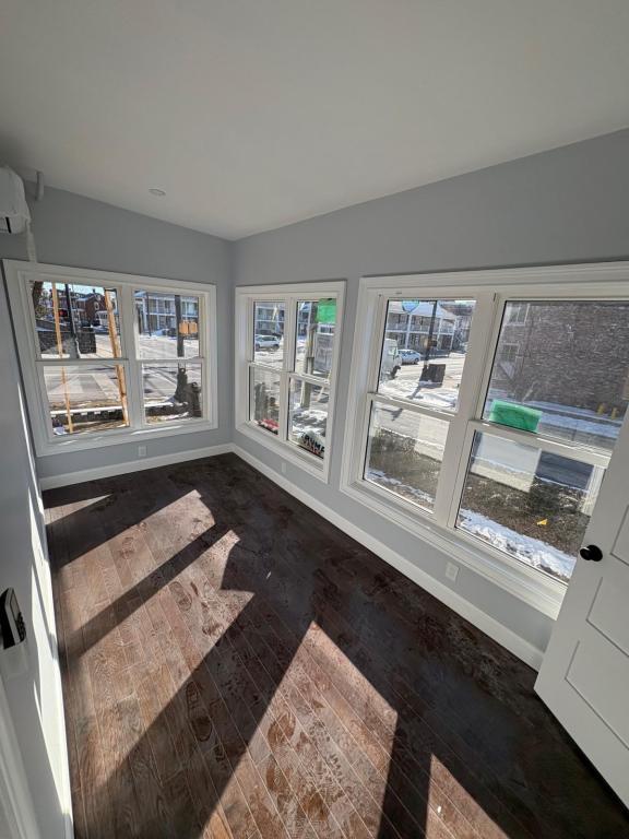 Photo - 202 Carlisle St