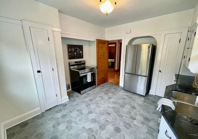 Photo - Beautiful  2 Bedroom + Den(3rd bedroom) Bungalow in Wauwatosa