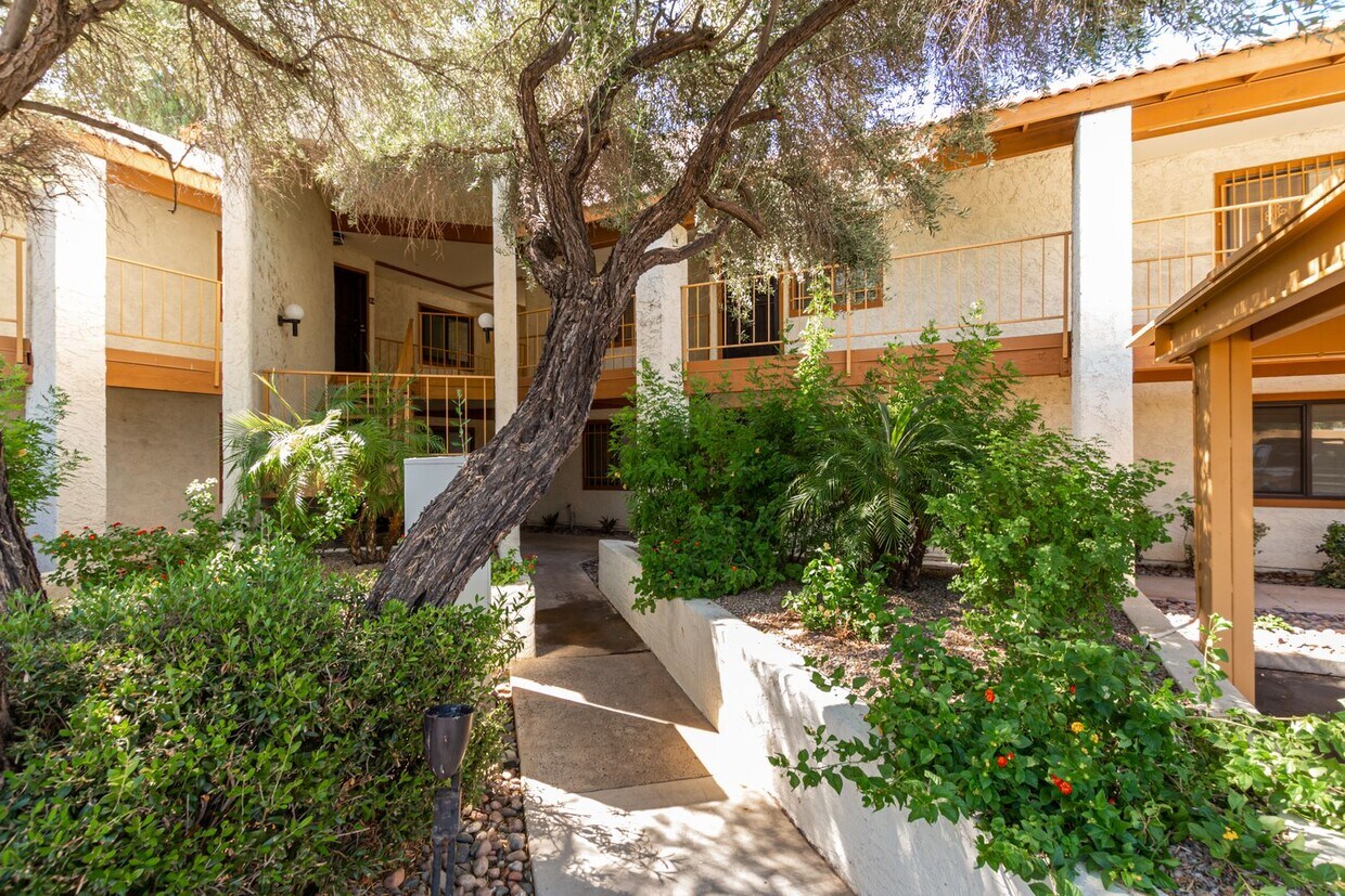 2 bed 2 bath condo on Golf Course. - 2 bed 2 bath condo on Golf Course.