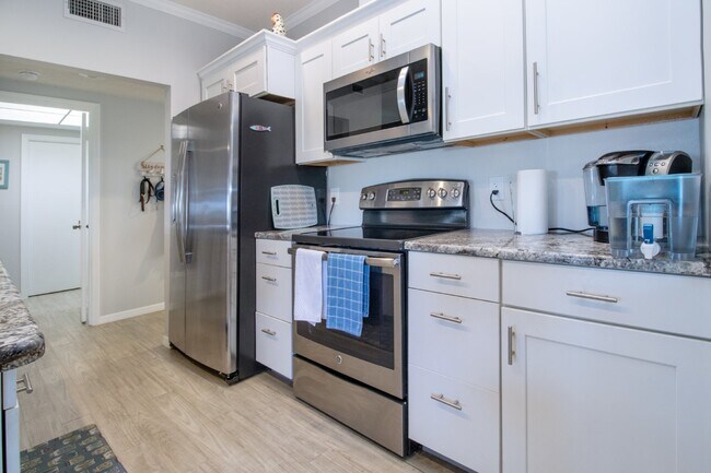 Photo - Fully Furnished - 2 bed 2 Bath villa - South Sarasota