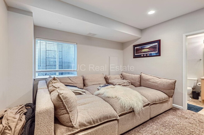 Photo - 2241 Valentia St