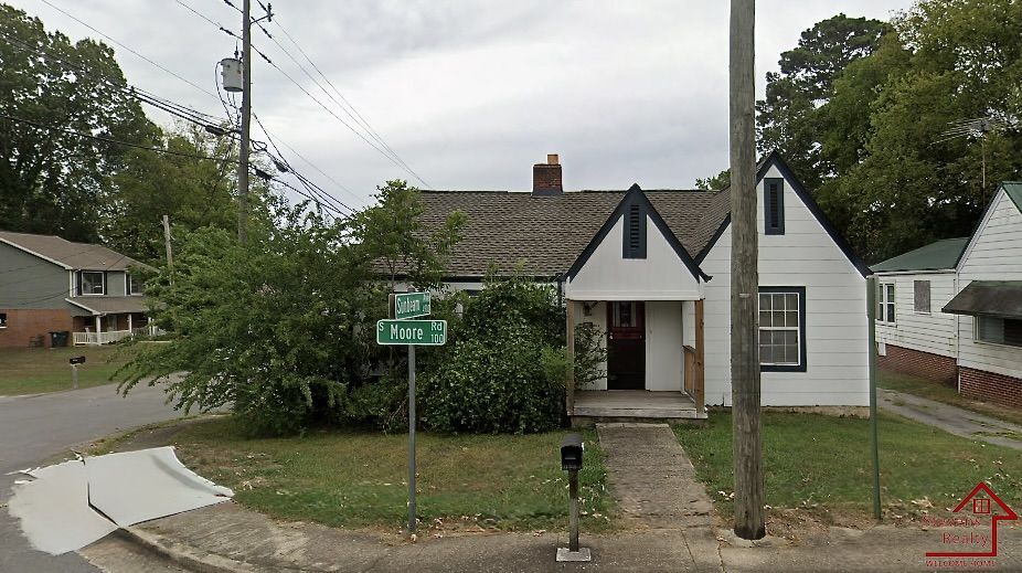 Photo - 100 S Moore Rd House