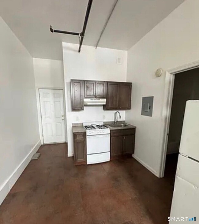 Building Photo - 2014 Main St Unit 23