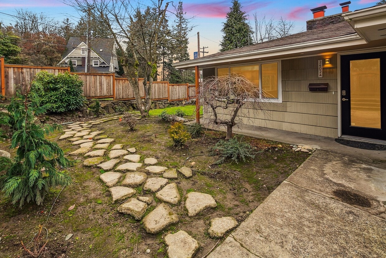Photo - 2402 E Interlaken Blvd (Seattle, WA)