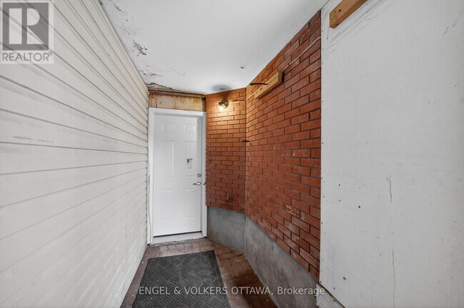 Photo - 175 James St
