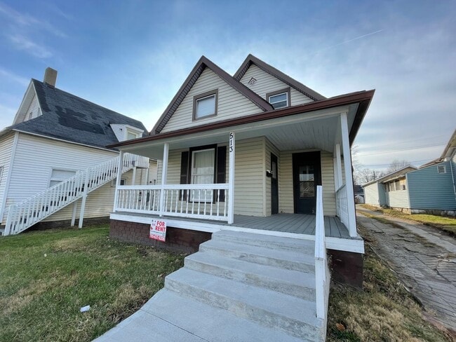 Building Photo - Downtown Crawfordsville Home