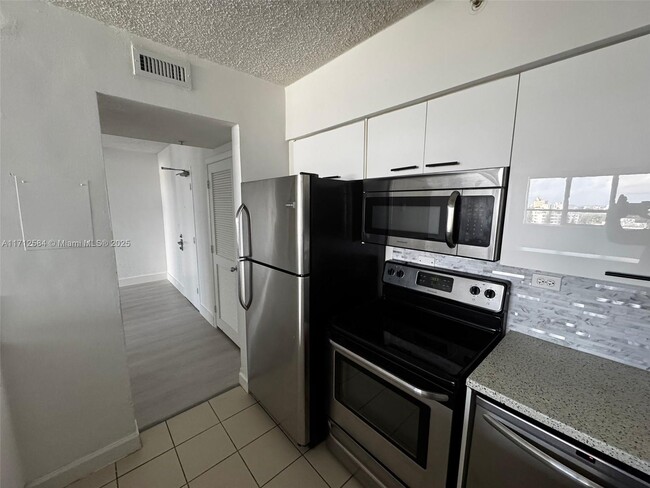 Photo - 1500 Bay Rd Unidad 1070S Rental