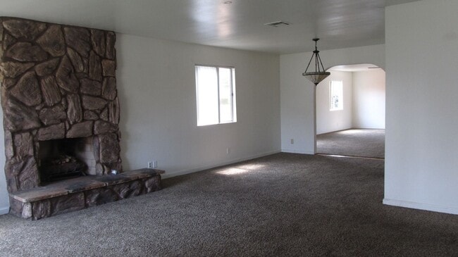 1172 Louden Ln