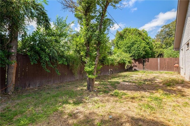 Photo - 901 Galveston Ave W