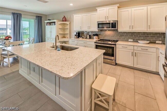 6954 Avalon Cir