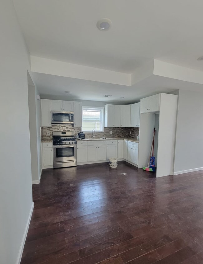 Kitchen - 153 E 23rd St Unit 2