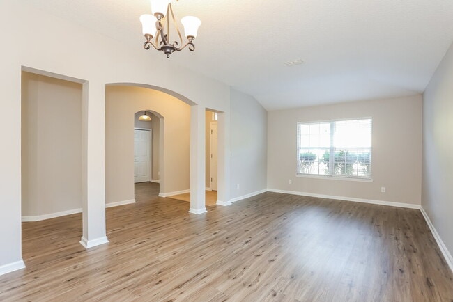 Photo - 756 Hazelmoor Ln