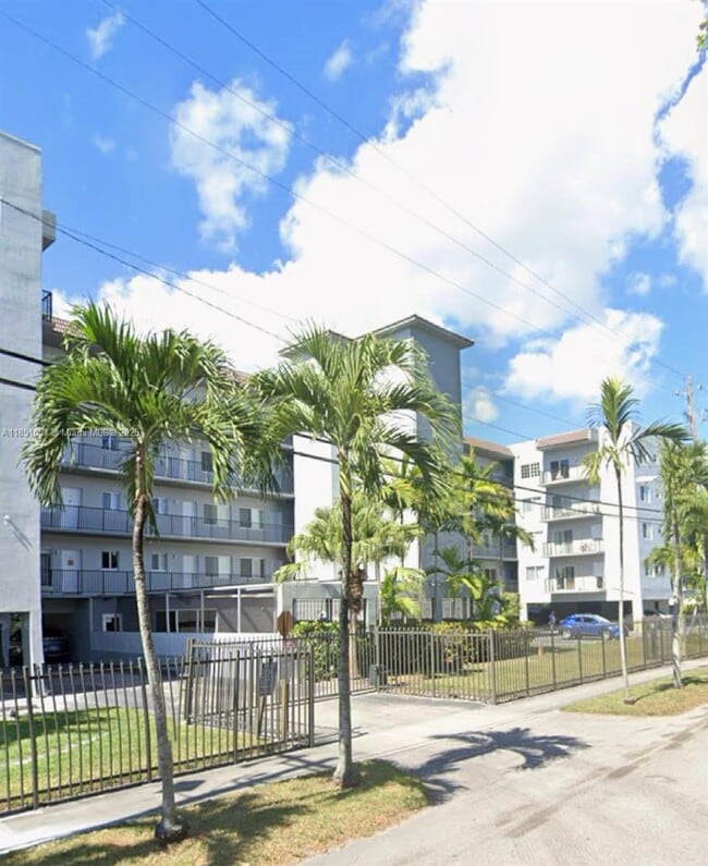 Building Photo - 900 SW 84th Ave Unit 412A Rental