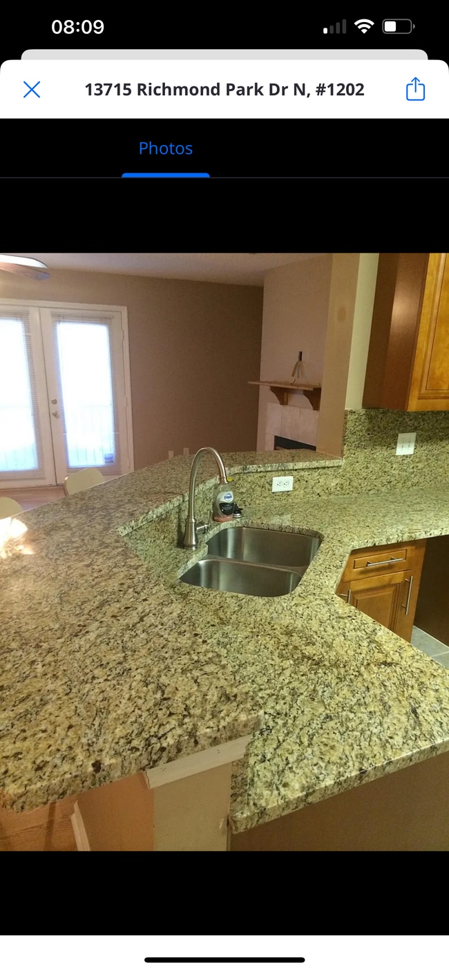 Building Photo - 13715 Richmond Park Dr N Unit 1202