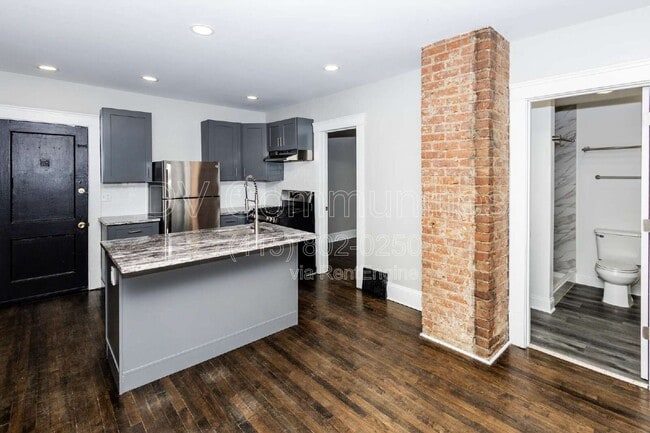 Photo - 2081 Halstead Ave