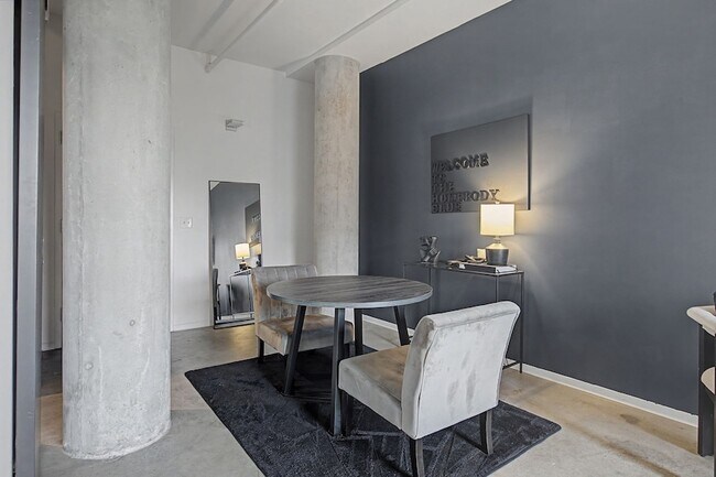 Photo - 2115 Yeaman Pl Unidad 409