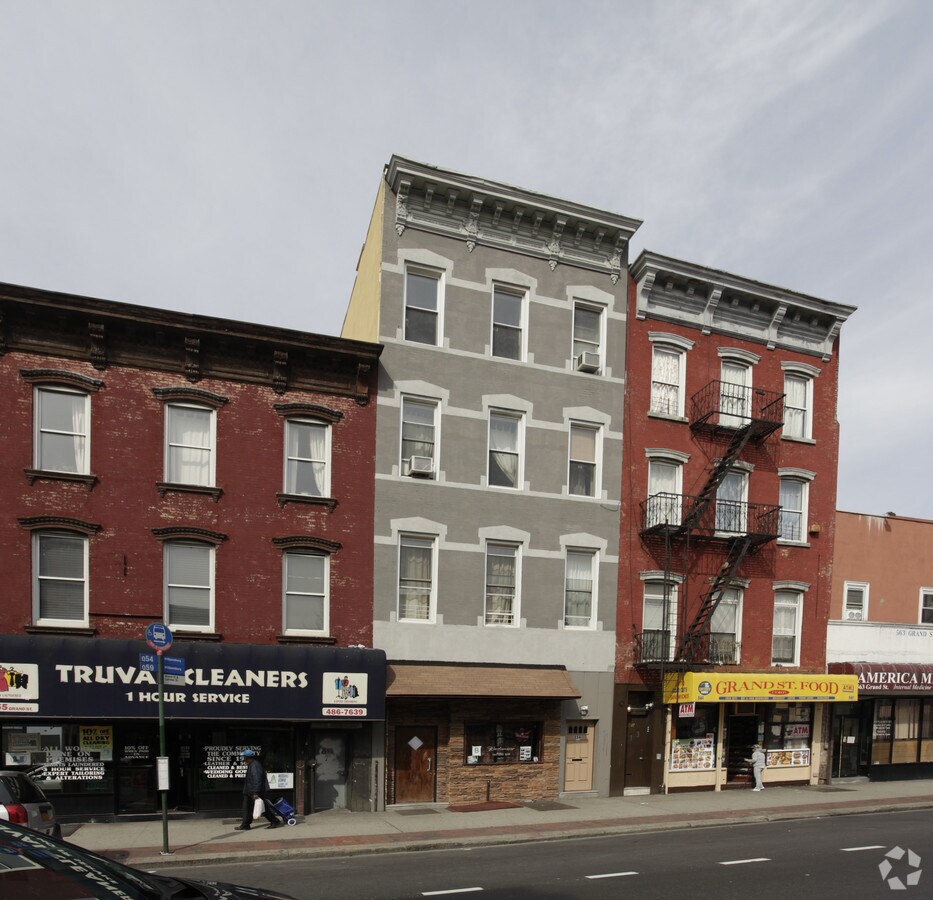 Photo - 559 Grand St