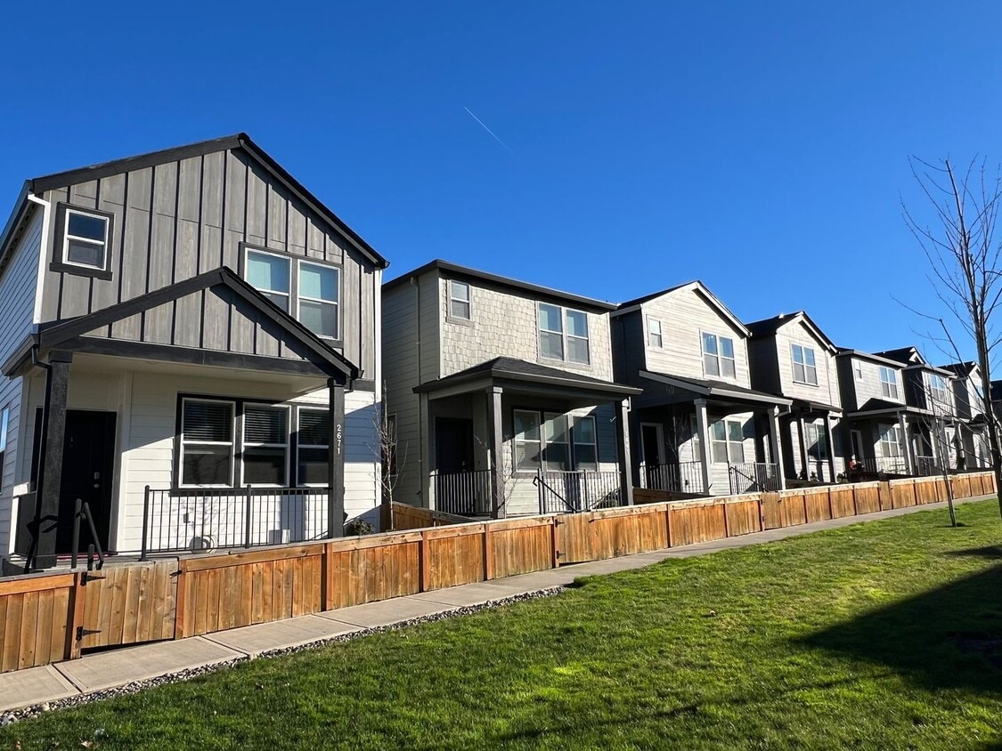 Photo - Beautiful Four Seasons North 4 Bedroom Home for Lease - 2667 NE 116th Pl