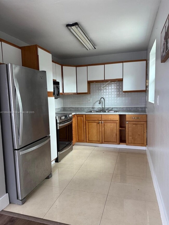 Photo - 830 NE 58th Ct