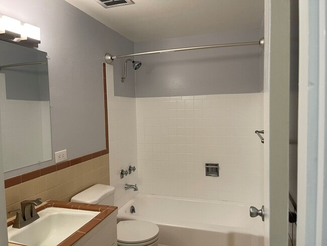 Photo - Bellevue Place Apartments