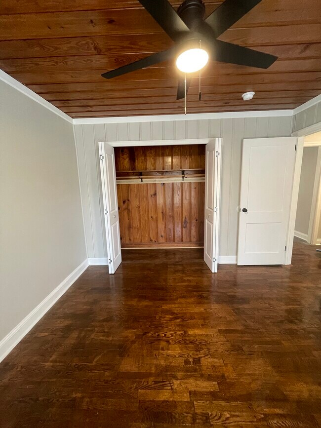 Photo - 909 Sandalwood Dr