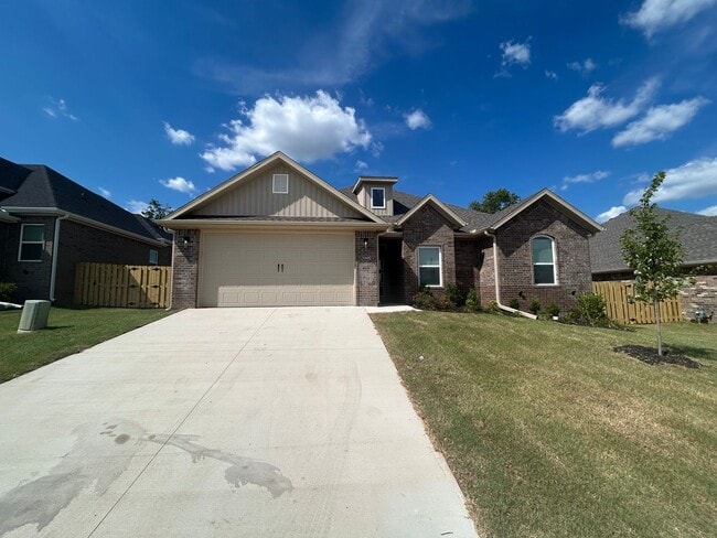Building Photo - Beautiful Bentonville Home! 4 Bedrooms, 2....
