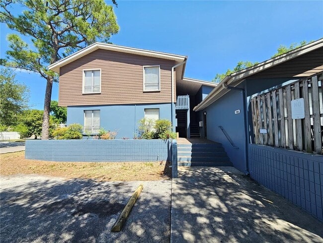 Building Photo - 7602 W Powhatan Ave Unit 3