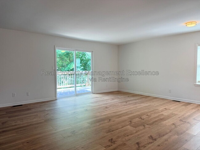 Photo - 108 Hassell Ct