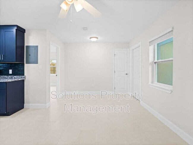 Photo - 101 Deland Ave Unidad 1