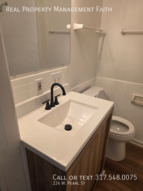 224 W Pearl St