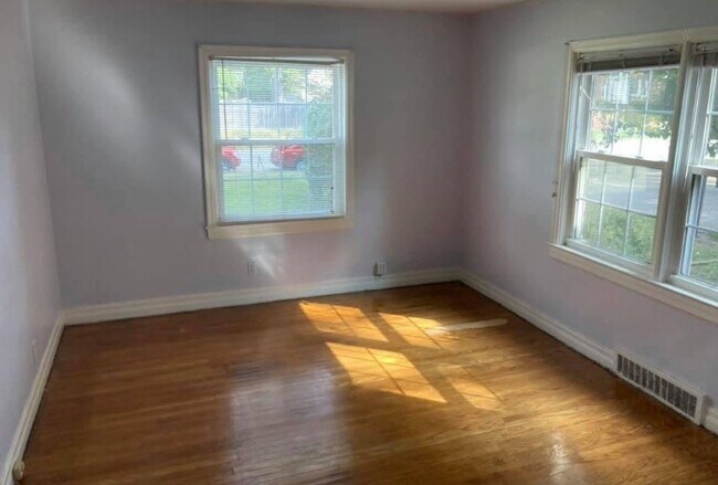 Photo - 4705 Bellevue Ave