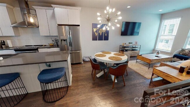 244 Uptown W Dr