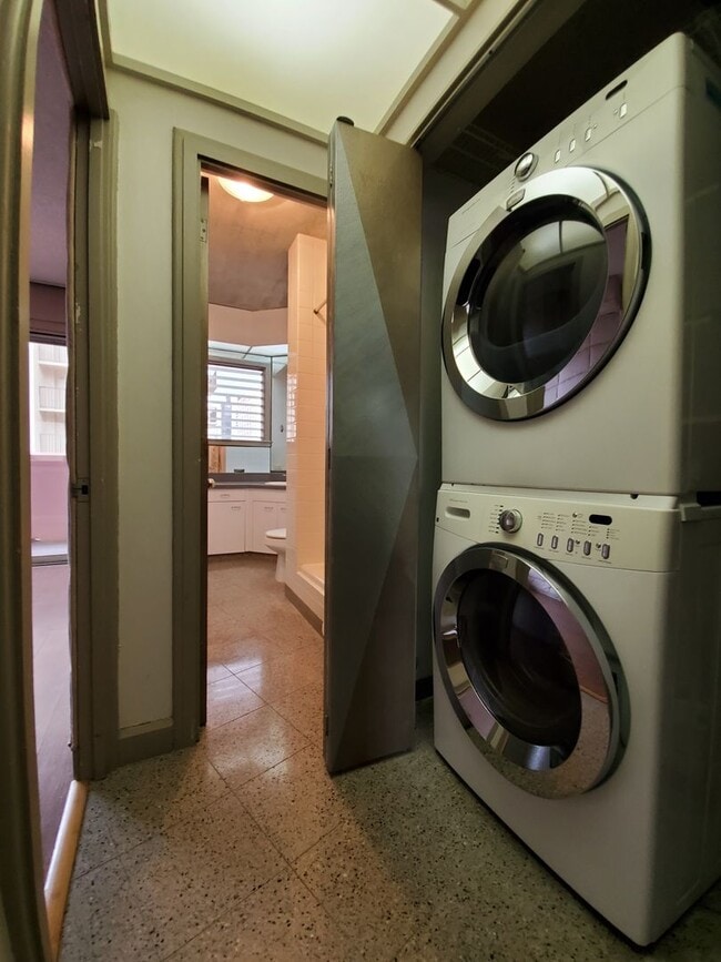 Photo - Available now: | 1 Bedroom, 1 Bathroom in Waikiki Cove. Unit 603