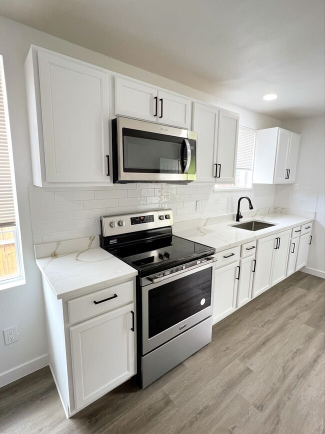 Brand new kitchen - 1425 Little St Rental