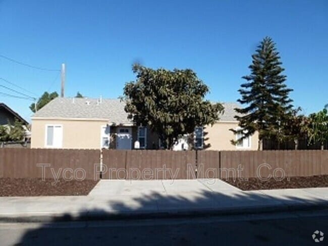 Building Photo - 785 18th St Rental
