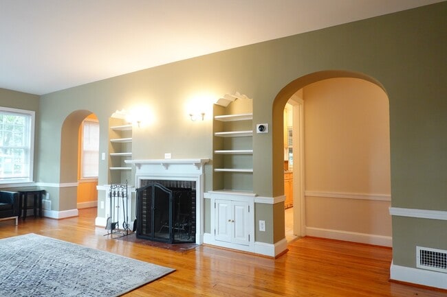 Building Photo - 800 Maplewood Ave Unit 1