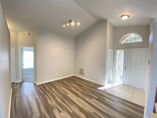 Photo - 132 Rose Hill Trail