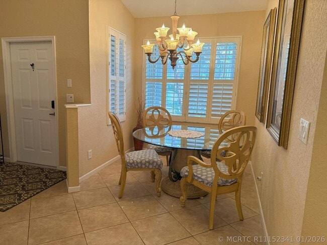 328 W Coral Trace Cir