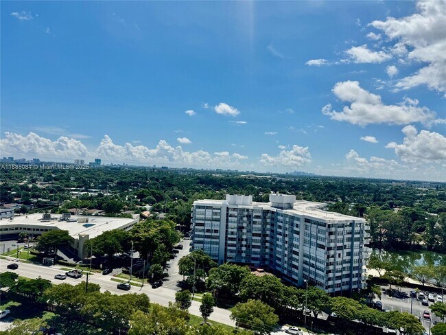 Building Photo - 1351 NE Miami Gardens Dr Unit 1711E Rental