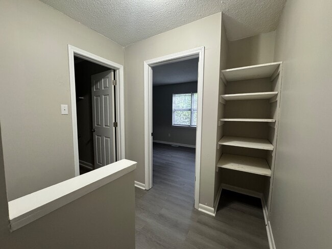 Photo - 802 British Wood Dr SW