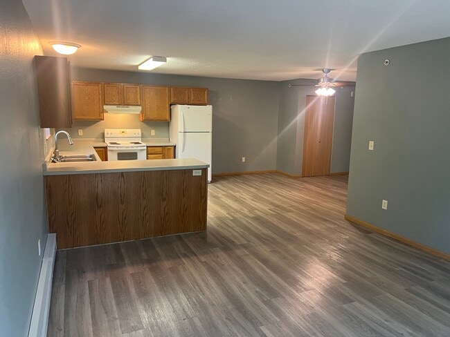 431 Central AVE W