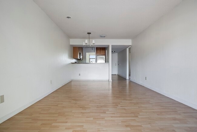 Building Photo - 2808 Plaza Terrace Dr Unit 808