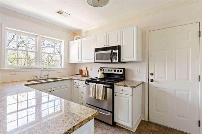 Photo - 115 Peachtree Memorial Dr NW Unit C3