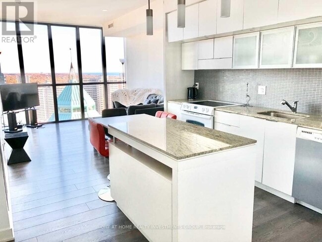 Photo - 110 Charles St E Unit 3201