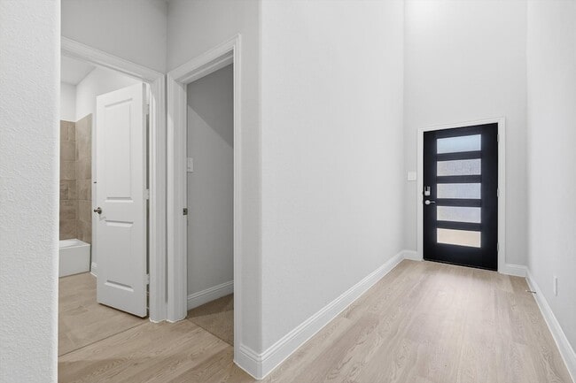 Photo - 2102 Windy Trl