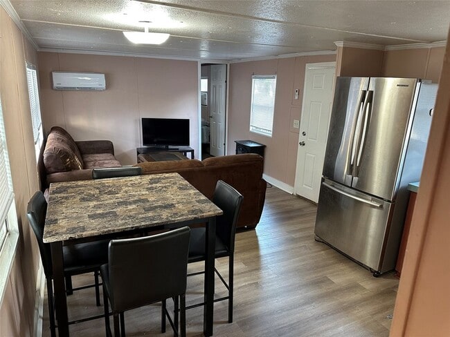 Photo - 9578 Darkwood St