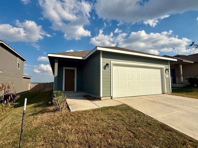 Building Photo - Lovely 1-story 4 bedroom/2 bath home is an...