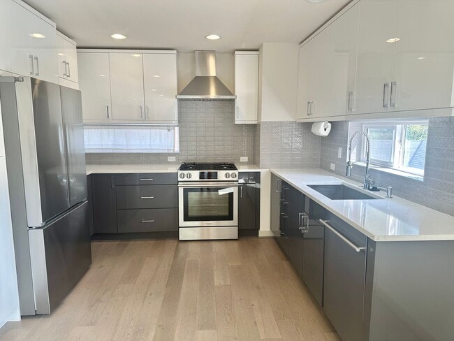 Photo - Modern 3-bed, 2.5-bath Townhome in Wedgwood.