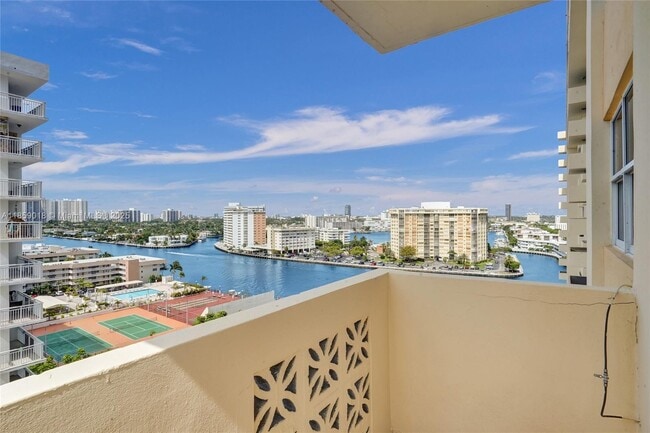 Building Photo - 1833 S Ocean Dr Unit 1402 Rental