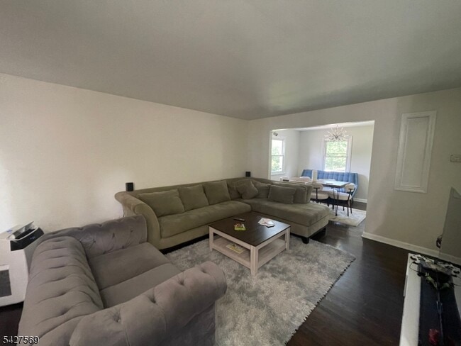 Photo - 1065 Sayre Rd S